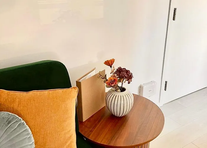 5 Min Walk To Lego House-2 Bedrooms Cozy With Garden *