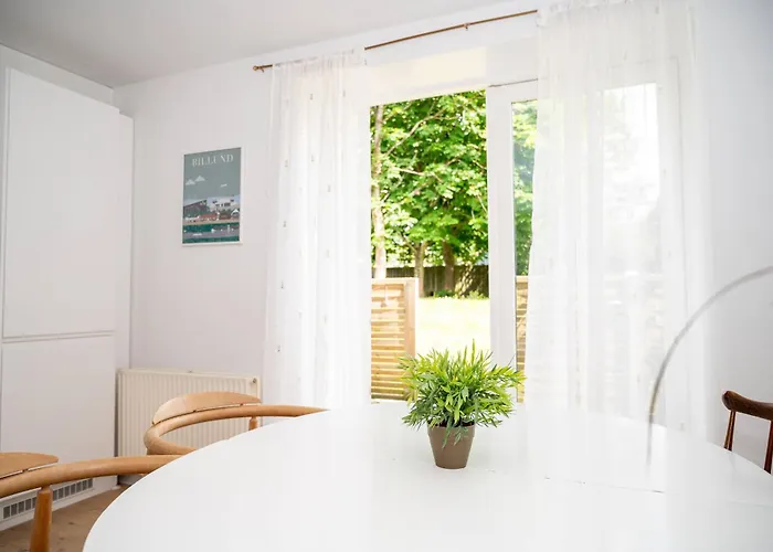 5 Min Walk To Lego House-2 Bedrooms Cozy With Garden Διαμέρισμα *
