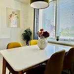 5 Min Walk To Lego House-2 Bedrooms Cozy With Garden 比隆